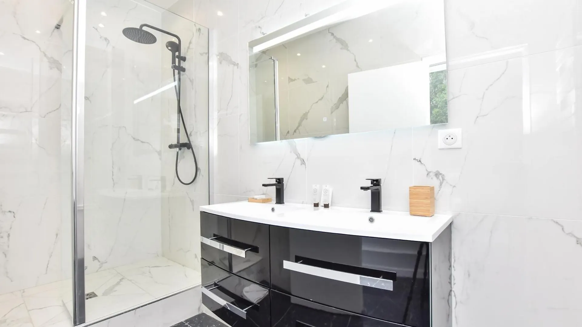 Authentic Apartment - 1Br-6P - Saint-Fargeau Paris Frankrike